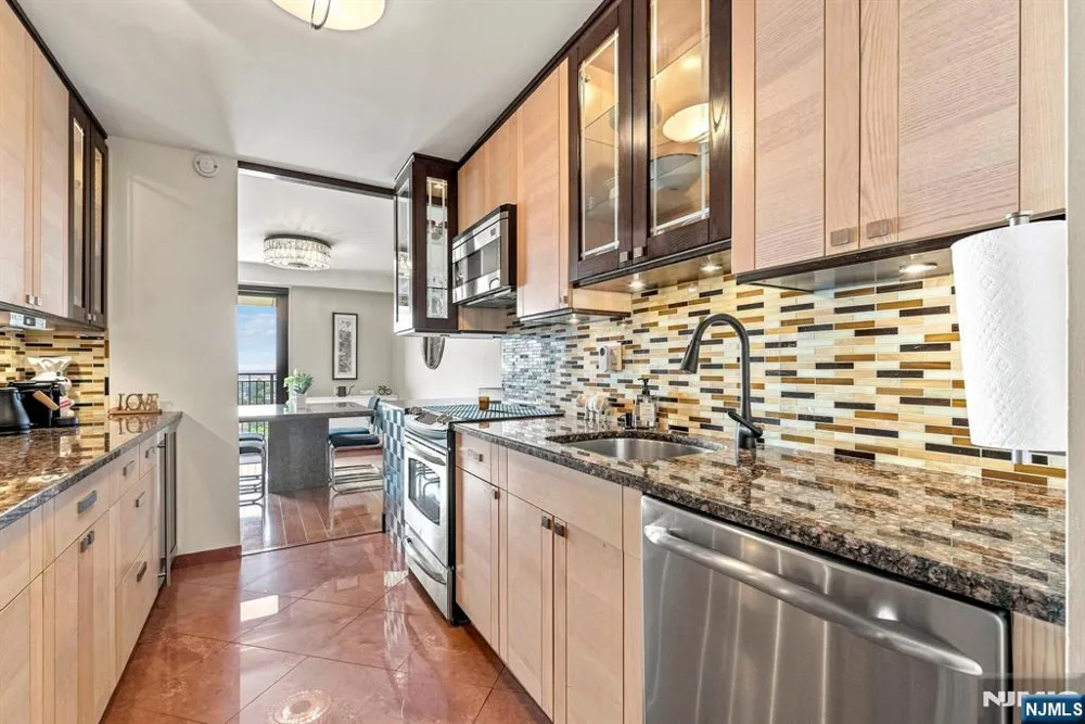 7855 Boulevard East 20F North Bergen, NJ 07047