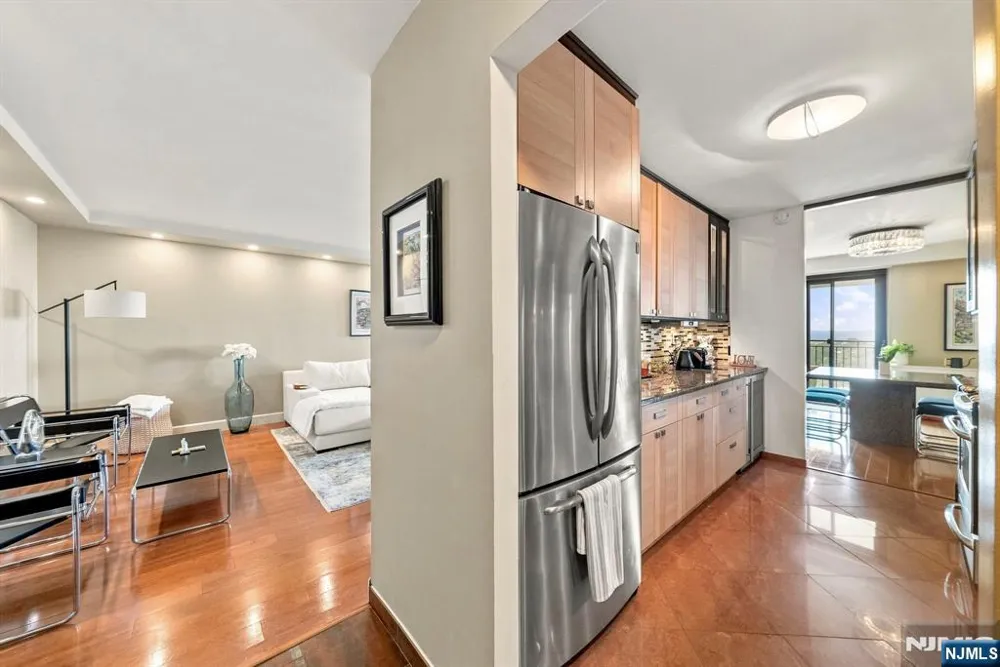 7855 Boulevard East 20F North Bergen, NJ 07047