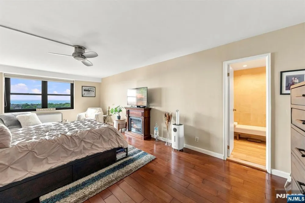 7855 Boulevard East 20F North Bergen, NJ 07047