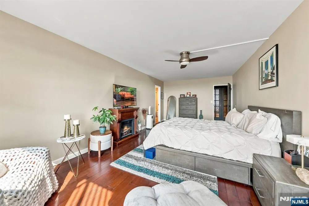 7855 Boulevard East 20F North Bergen, NJ 07047