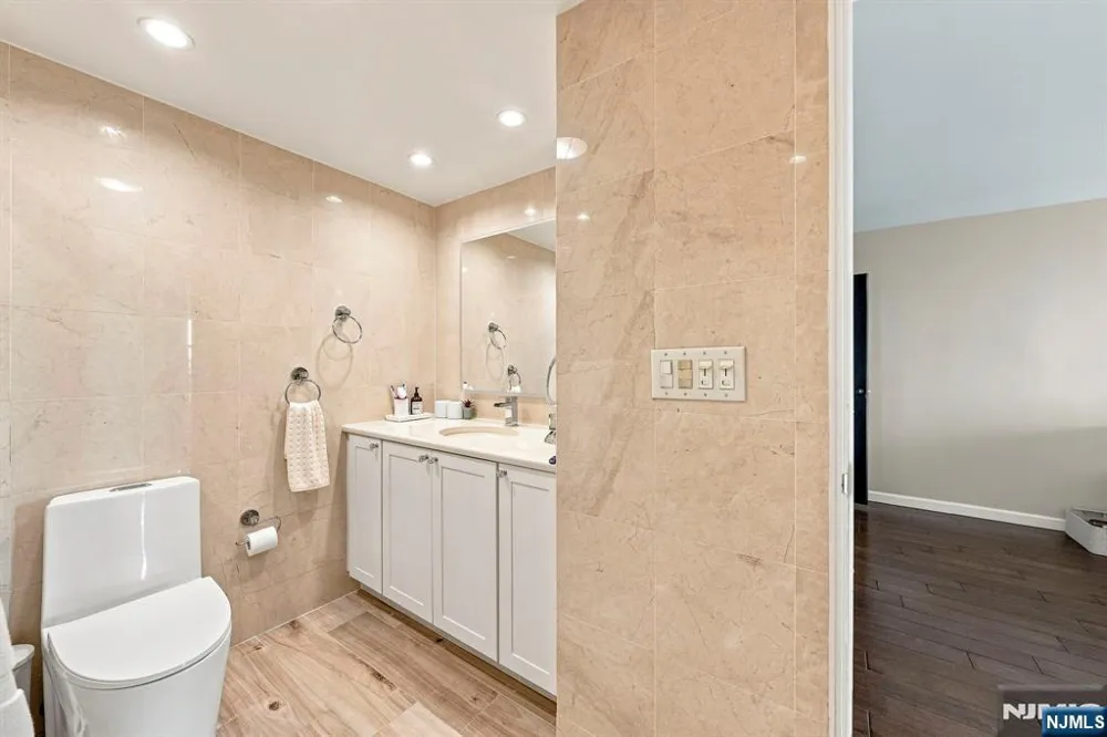 7855 Boulevard East 20F North Bergen, NJ 07047