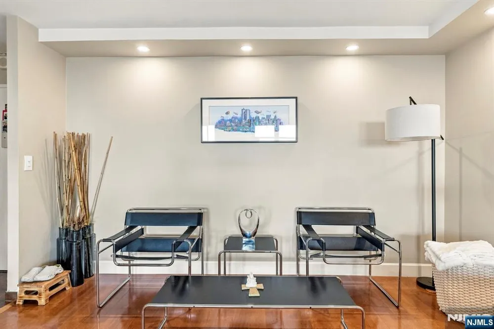 7855 Boulevard East 20F North Bergen, NJ 07047