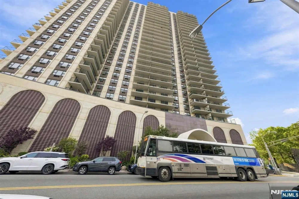 7855 Boulevard East 20F North Bergen, NJ 07047