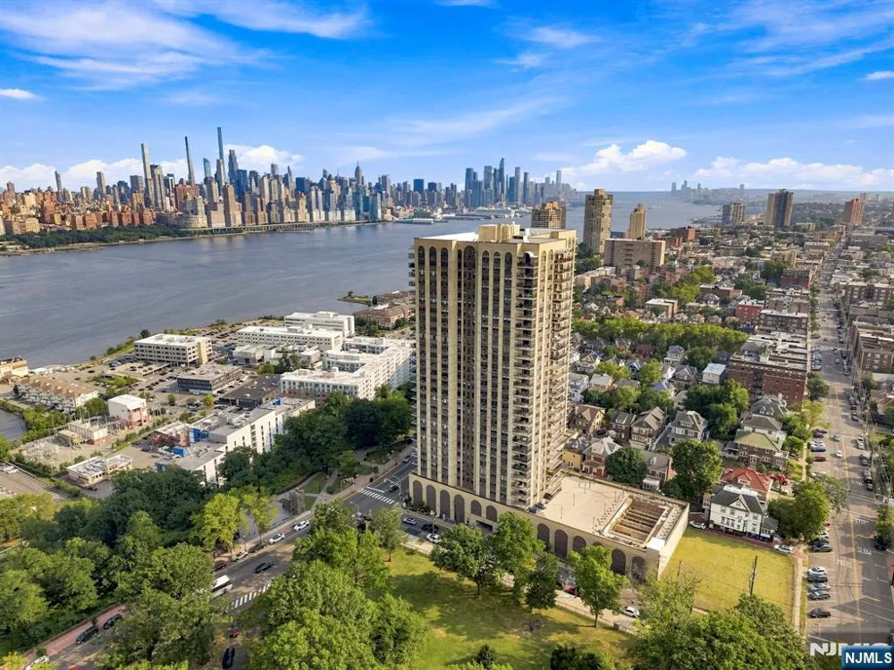 7855 Boulevard East 20F North Bergen, NJ 07047