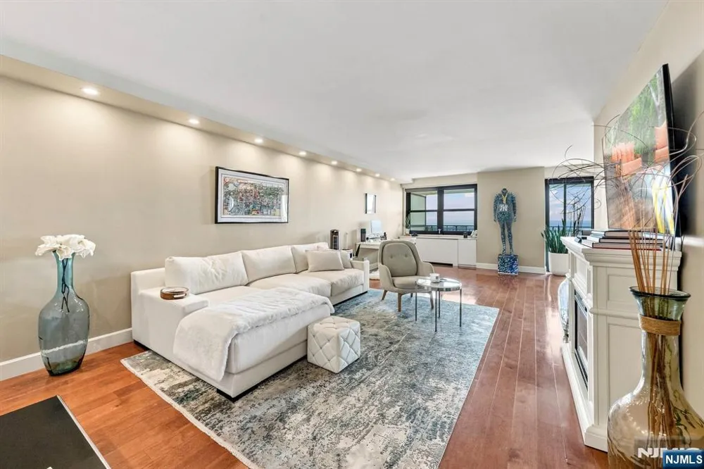 7855 Boulevard East 20F North Bergen, NJ 07047
