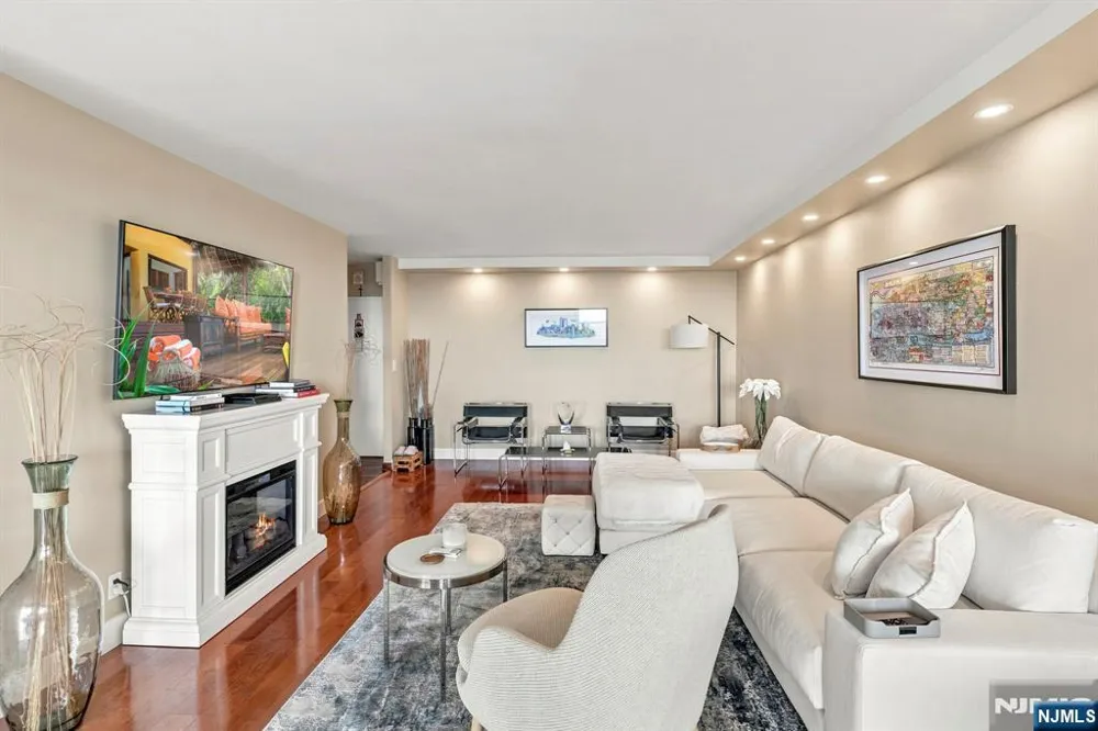 7855 Boulevard East 20F North Bergen, NJ 07047