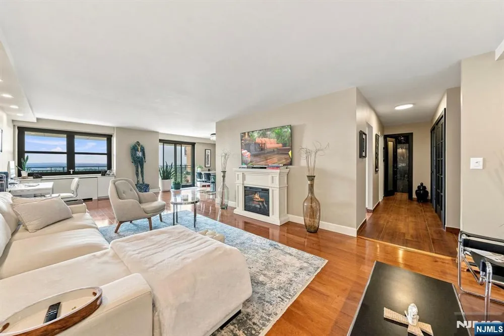 7855 Boulevard East 20F North Bergen, NJ 07047