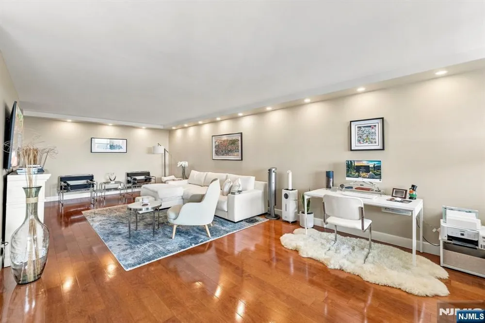 7855 Boulevard East 20F North Bergen, NJ 07047