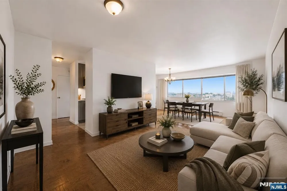 275 Prospect Street 14B East Orange, NJ 07017