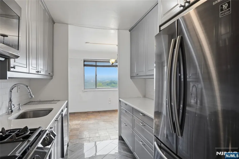 275 Prospect Street 14B East Orange, NJ 07017
