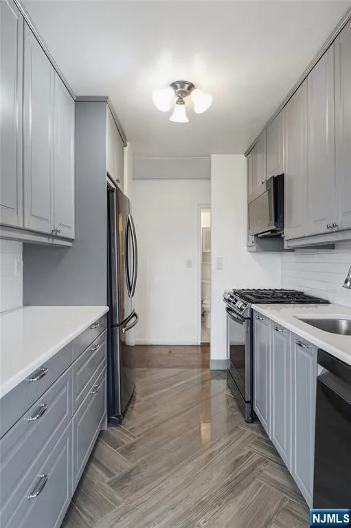 275 Prospect Street 14B East Orange, NJ 07017