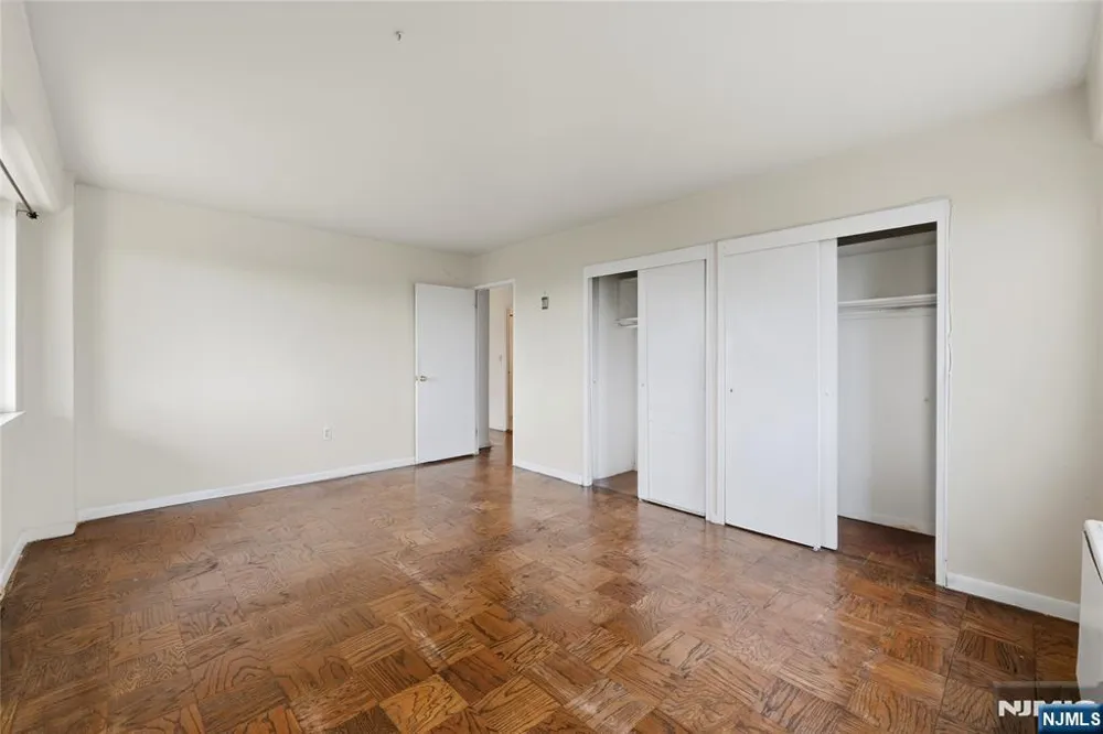 275 Prospect Street 14B East Orange, NJ 07017