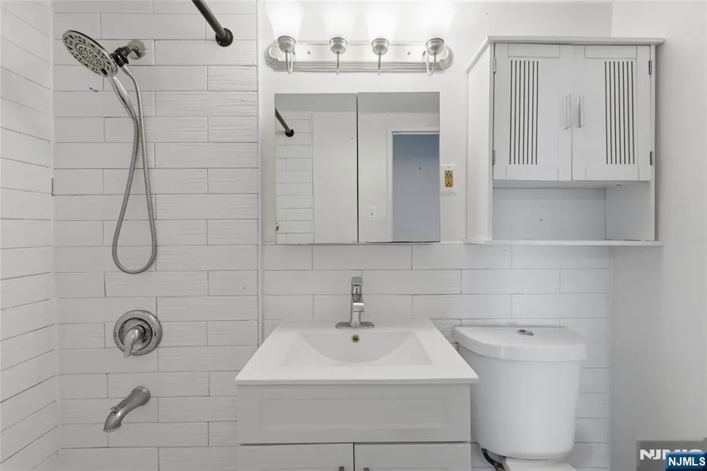 275 Prospect Street 14B East Orange, NJ 07017