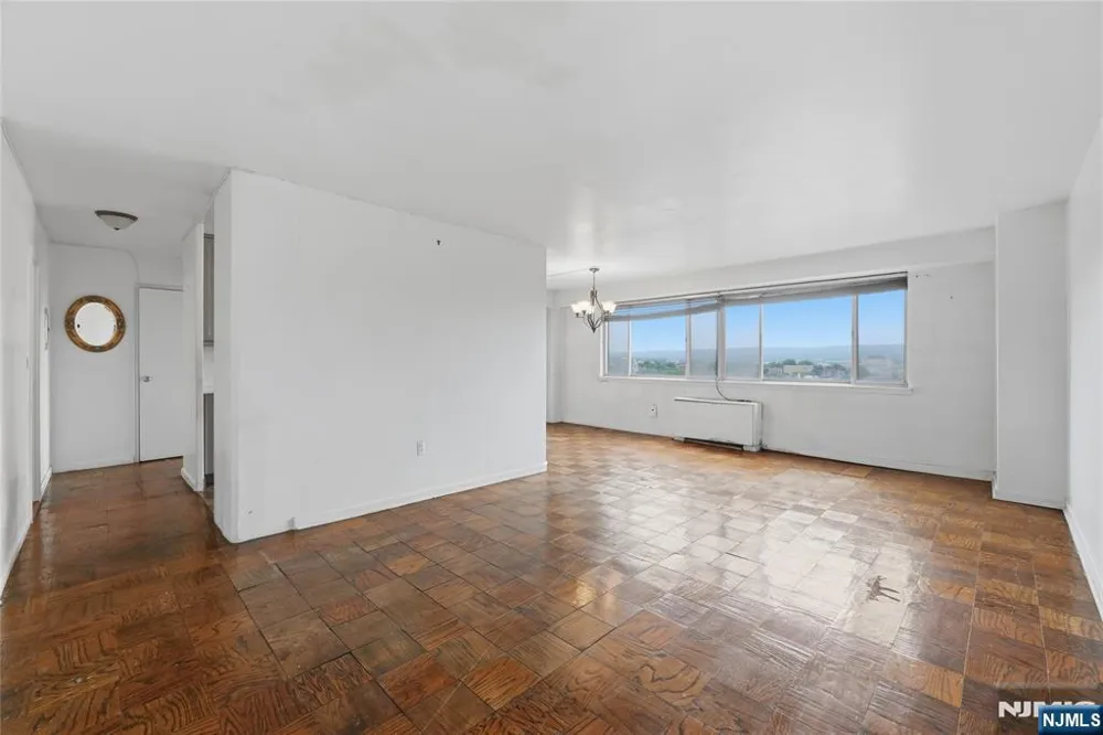 275 Prospect Street 14B East Orange, NJ 07017