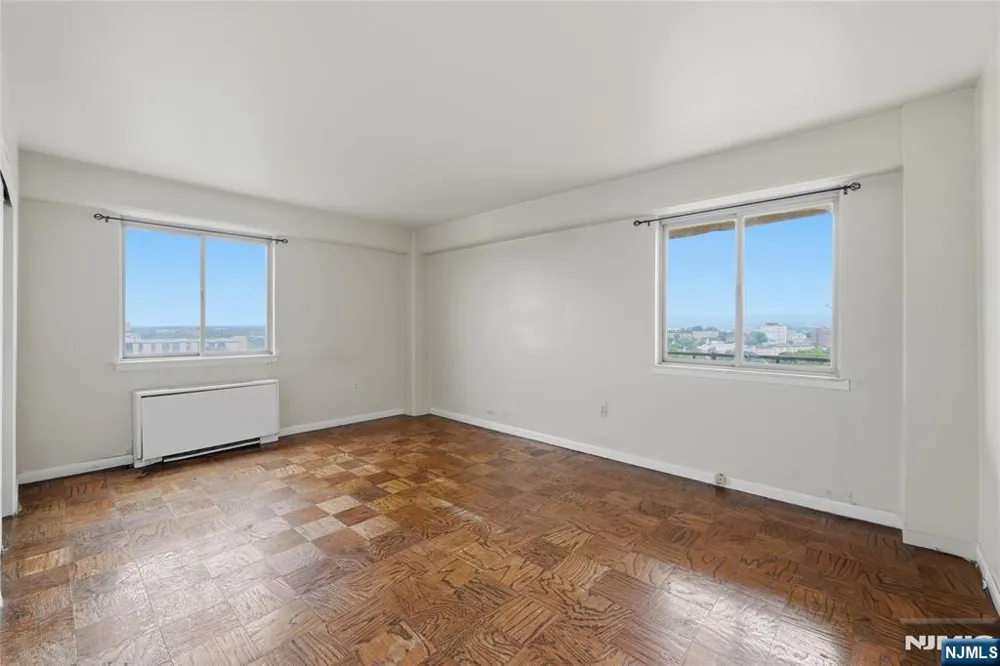 275 Prospect Street 14B East Orange, NJ 07017