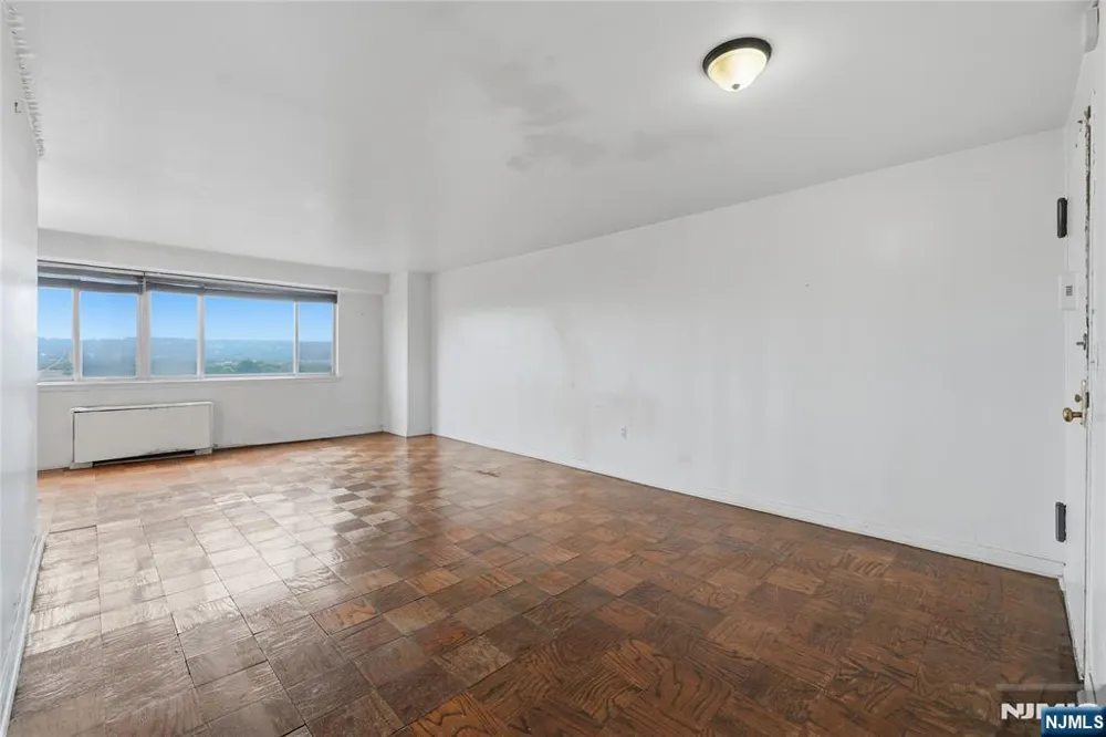275 Prospect Street 14B East Orange, NJ 07017