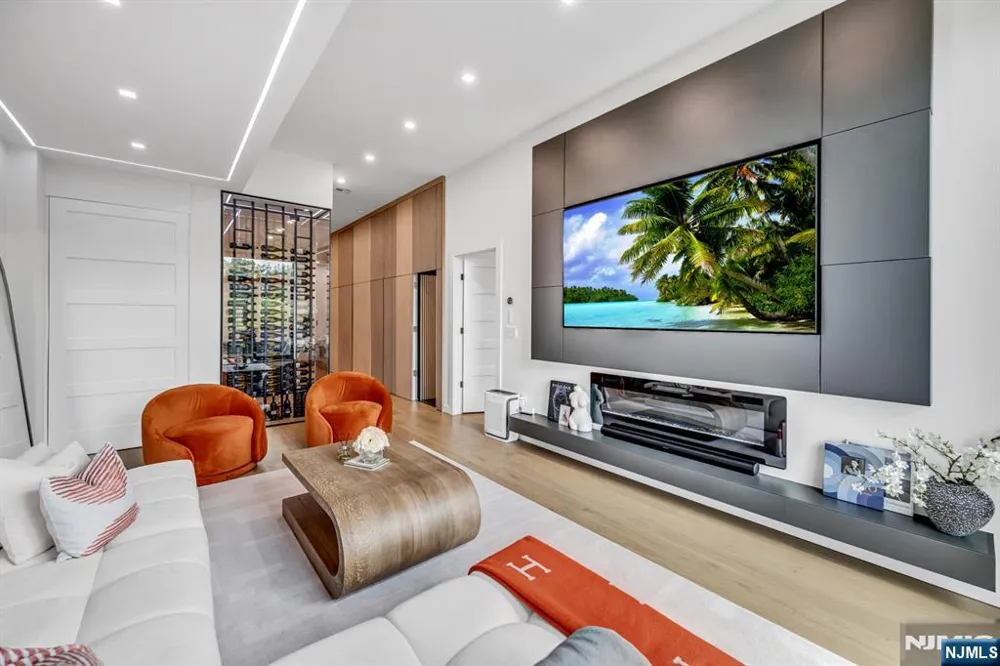 518-536 Gregory Avenue A101 Weehawken, NJ 07086