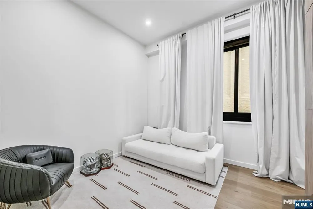 518-536 Gregory Avenue A101 Weehawken, NJ 07086
