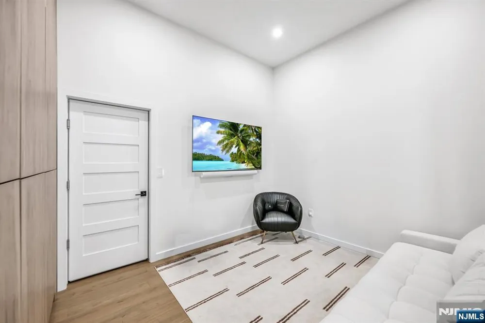 518-536 Gregory Avenue A101 Weehawken, NJ 07086