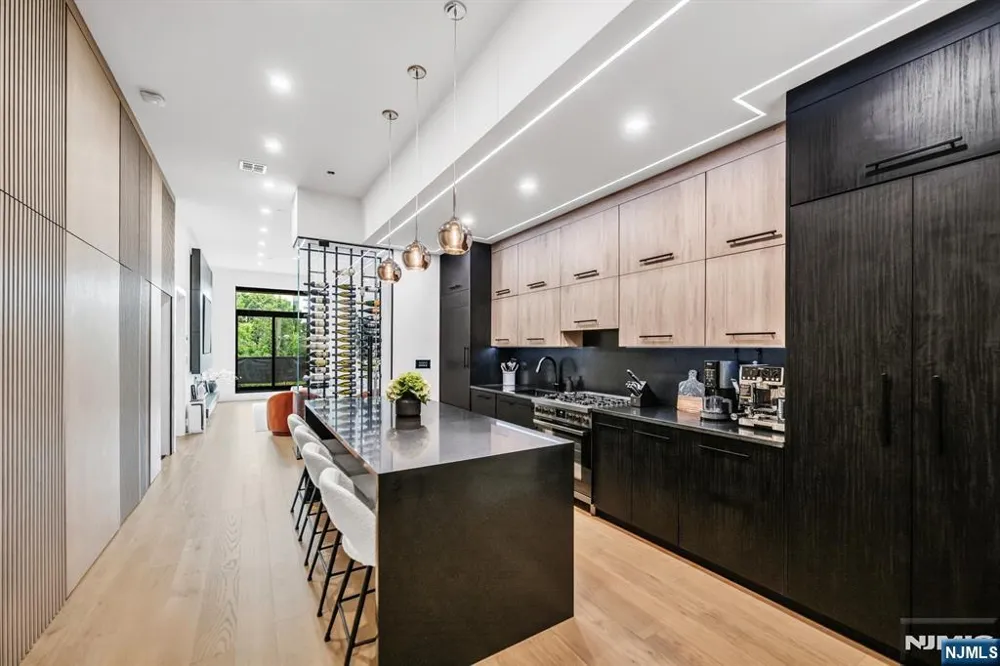 518-536 Gregory Avenue A101 Weehawken, NJ 07086