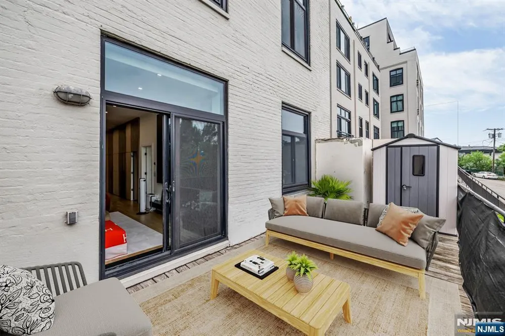 518-536 Gregory Avenue A101 Weehawken, NJ 07086