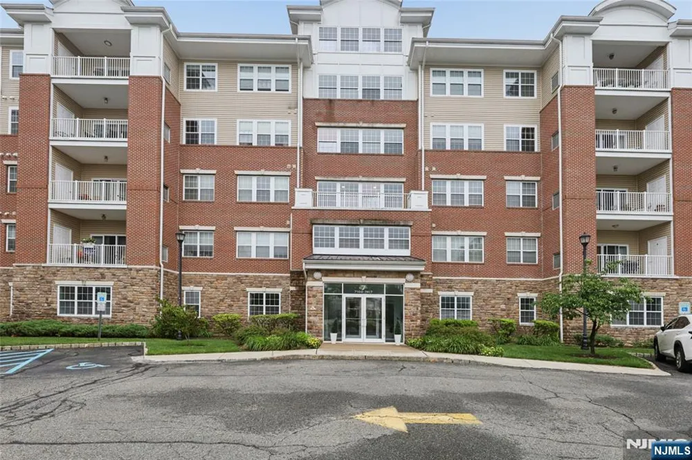 7118 Warrens Way Wanaque, NJ 07465