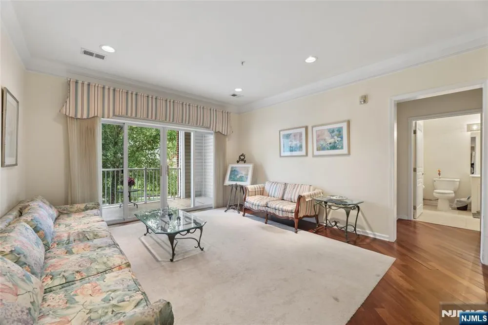 7118 Warrens Way Wanaque, NJ 07465