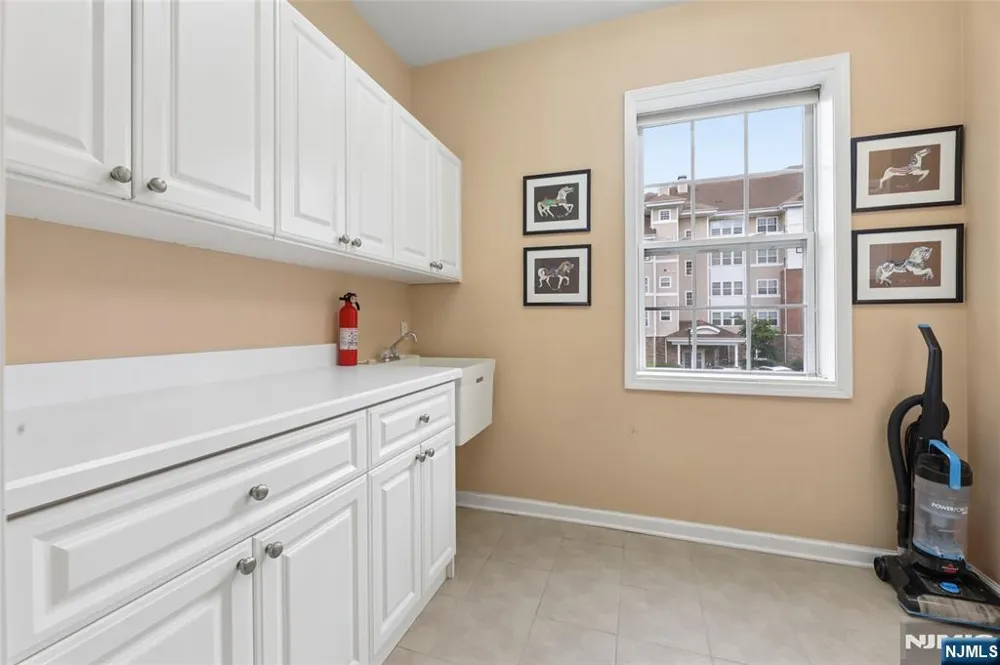 7118 Warrens Way Wanaque, NJ 07465