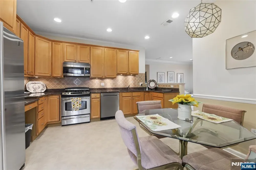 7118 Warrens Way Wanaque, NJ 07465