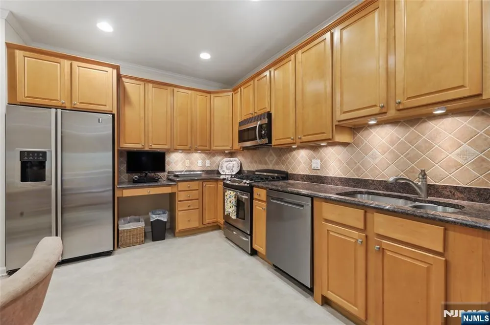 7118 Warrens Way Wanaque, NJ 07465