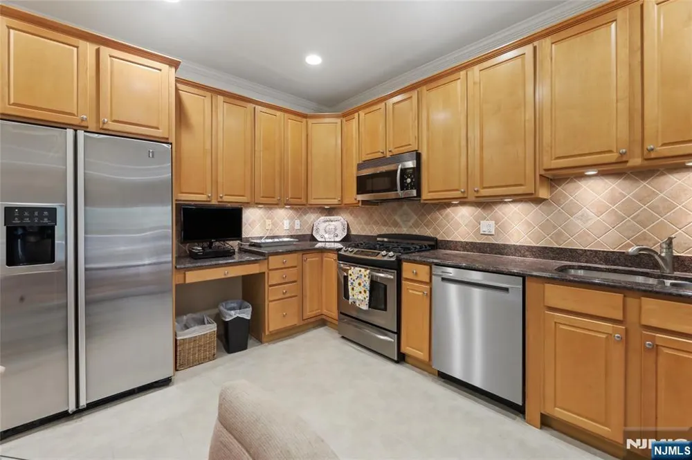7118 Warrens Way Wanaque, NJ 07465