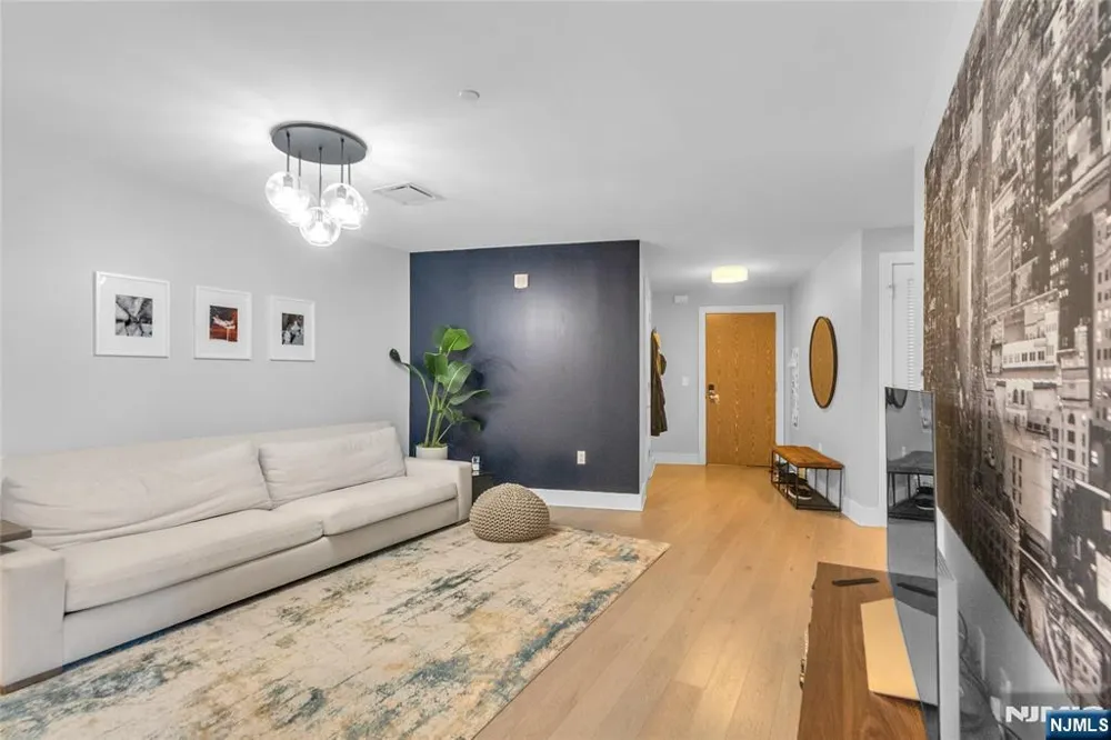 9 Ave At Port Imperial 712 West New York, NJ 07093