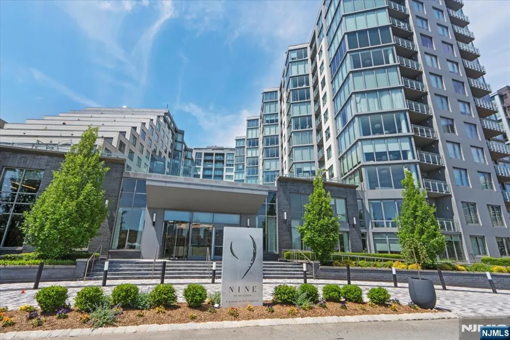 9 Ave At Port Imperial 712 West New York, NJ 07093