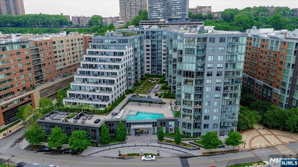 9 Ave At Port Imperial 712 West New York, NJ 07093