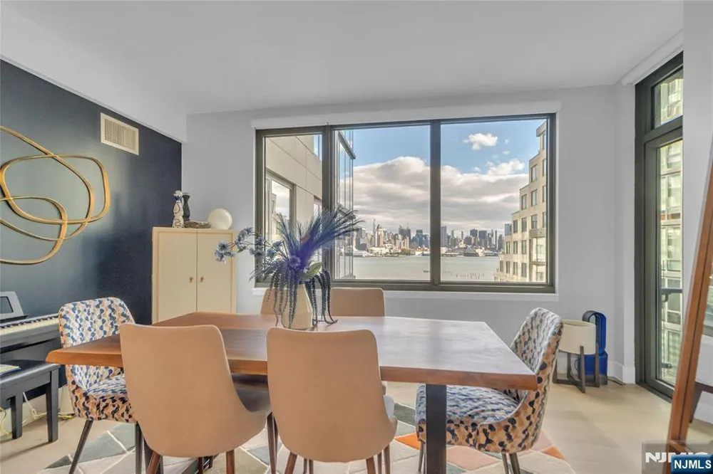 9 Ave At Port Imperial 712 West New York, NJ 07093