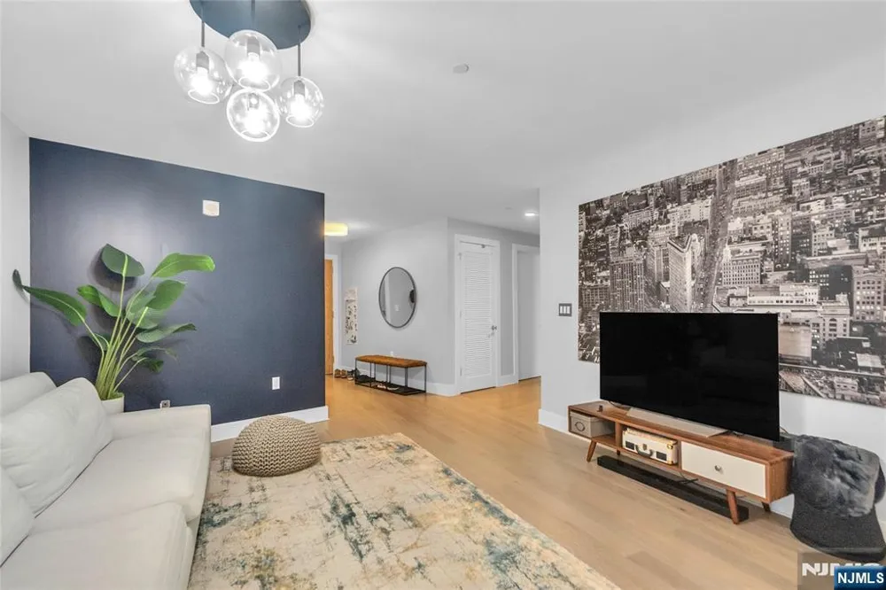 9 Ave At Port Imperial 712 West New York, NJ 07093