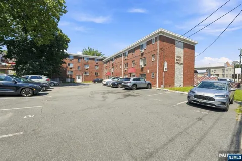 61 Union Avenue B6