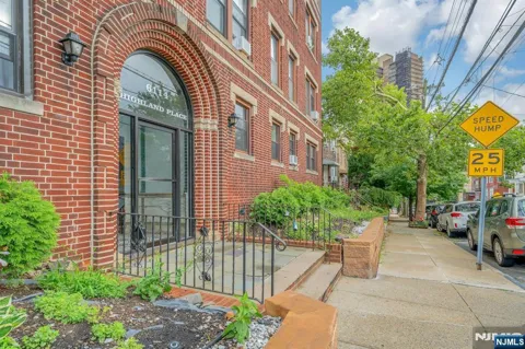6114 Highland Place 1H