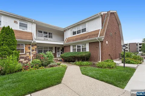 25 River Road B11