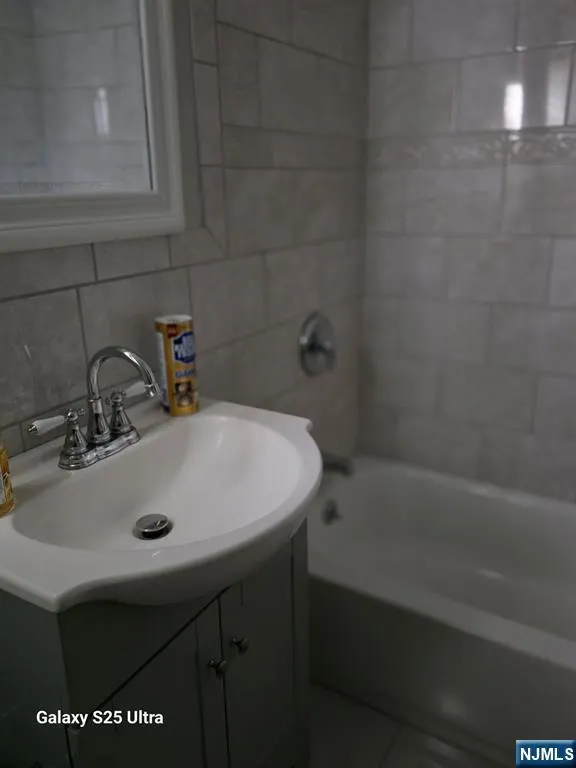 4 Gainesborough Terrace 1B River Edge, NJ 07661