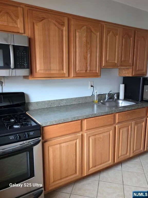 4 Gainesborough Terrace 1B River Edge, NJ 07661