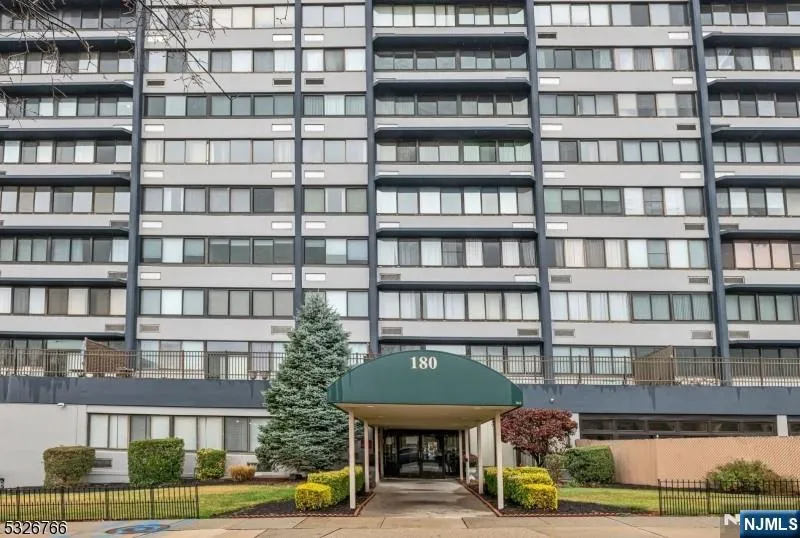 170 Lafayette Avenue 3H Passaic, NJ 07055