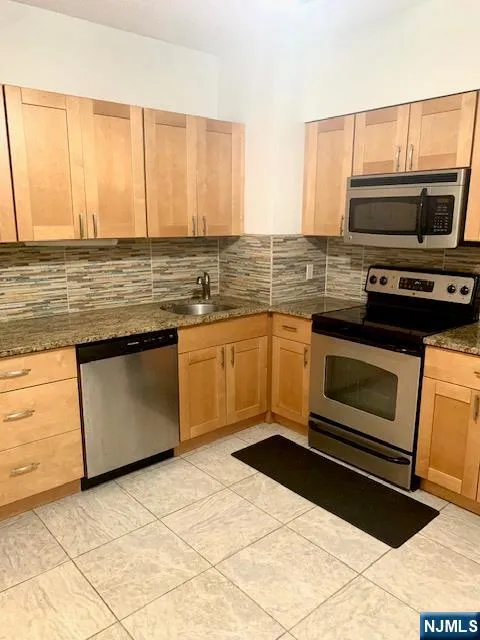 170 Lafayette Avenue 3H Passaic, NJ 07055
