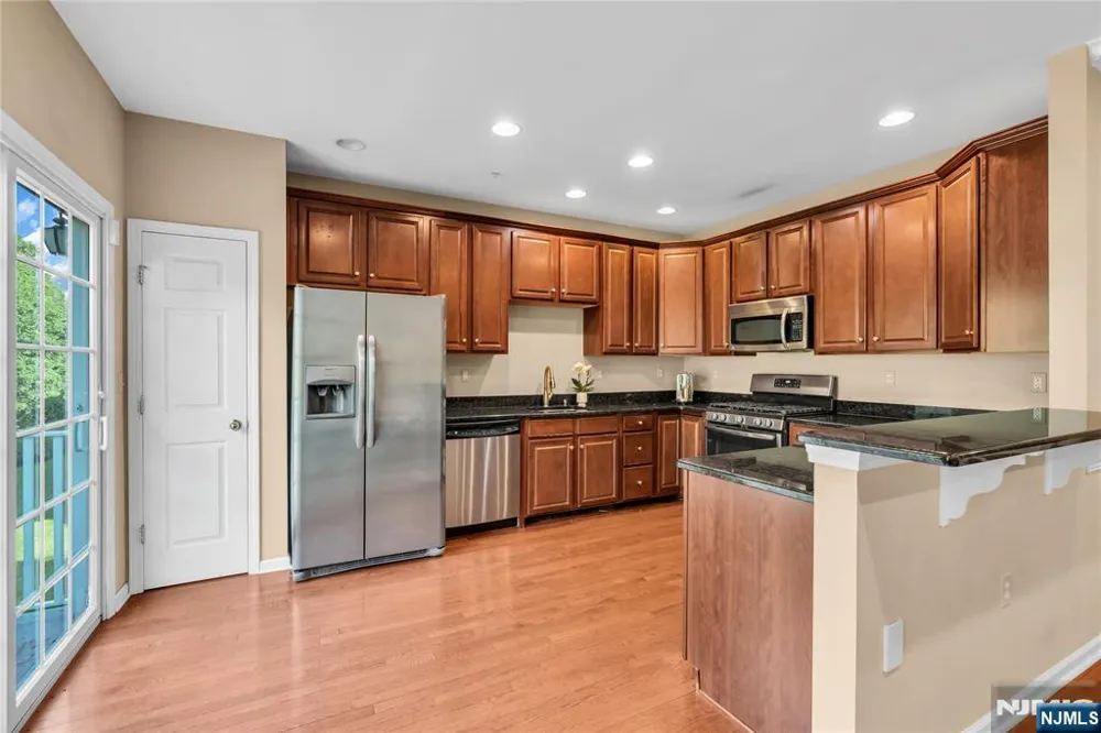 28 Forshee Circle Montvale, NJ 07645