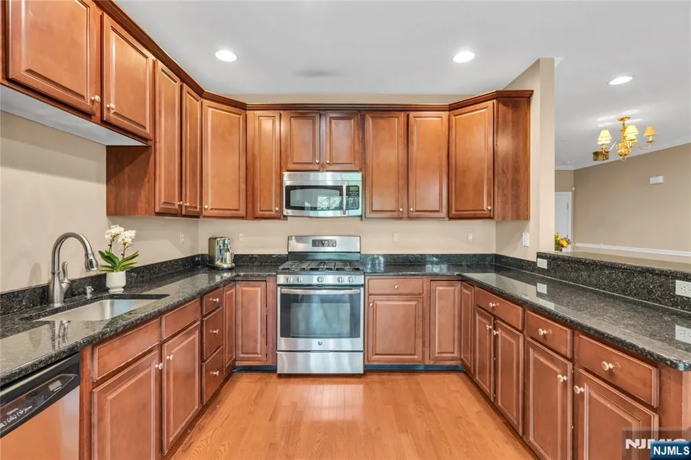 28 Forshee Circle Montvale, NJ 07645