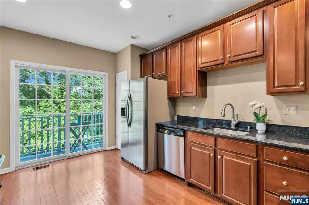 28 Forshee Circle Montvale, NJ 07645