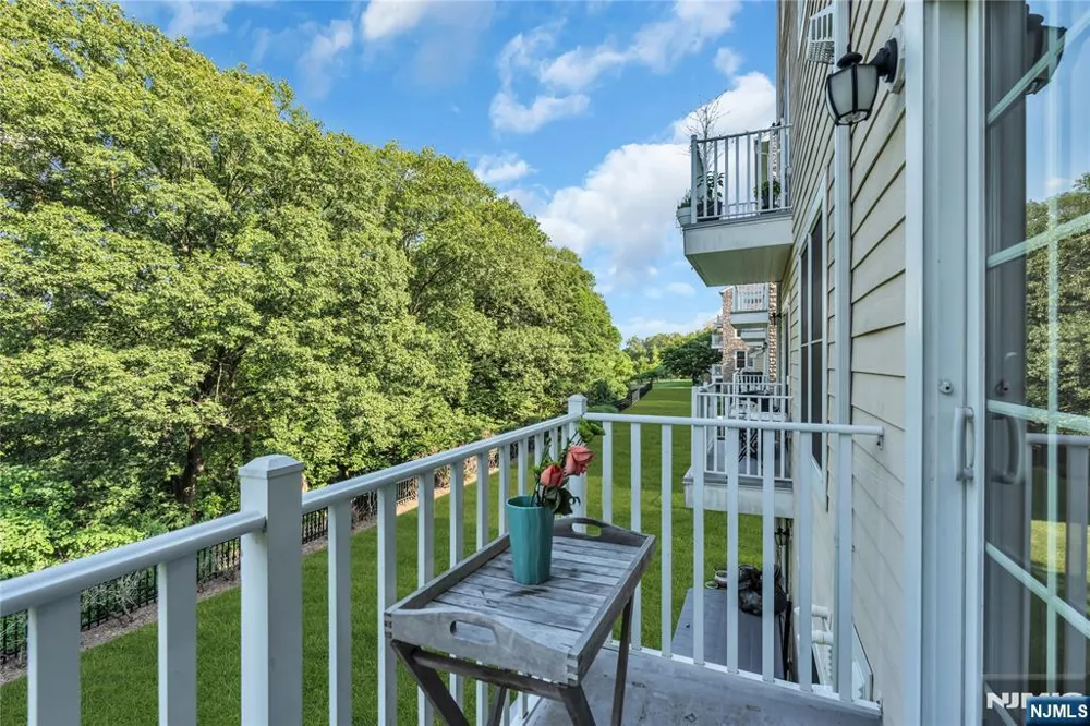 28 Forshee Circle Montvale, NJ 07645