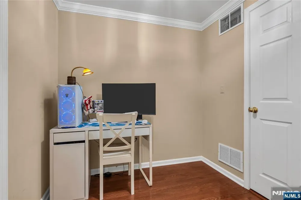 28 Forshee Circle Montvale, NJ 07645