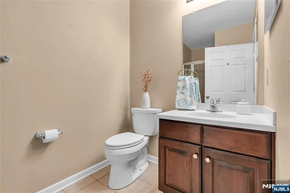 28 Forshee Circle Montvale, NJ 07645