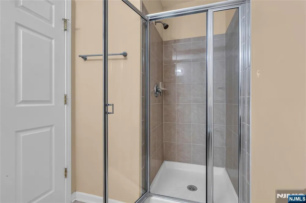 28 Forshee Circle Montvale, NJ 07645